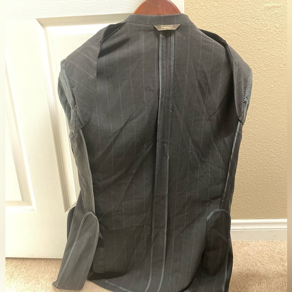 PAUL STUART Suit  (Great Condition, 43L, Grey Pinstripe, Wool) - Picture 5 of 6